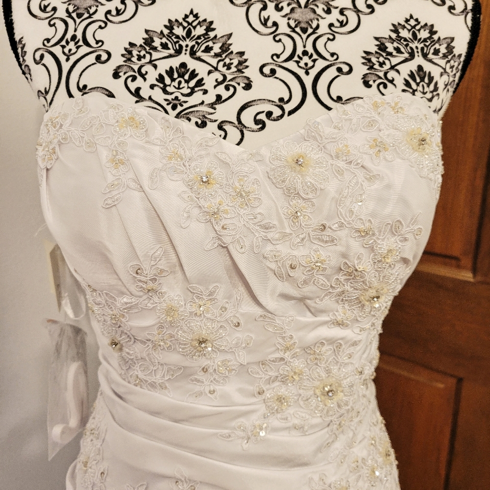 A&T 4414 White Bridal Gown Sz 8 - Picture 3 of 16